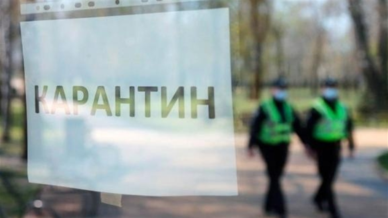 Маски та антисептики не відмінили. Адаптивний карантин в Україні продовжили до кінця літа
