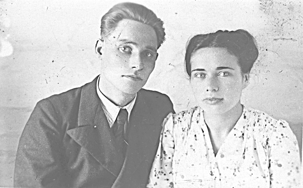 1949 г. Молодые супруги Гаврил и Анна Каньшины