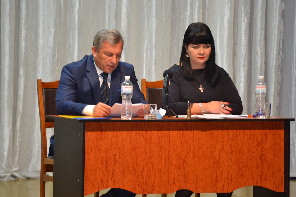 По первому вопросу со своего места в президиуме докладывал Валерий Онуфриенко